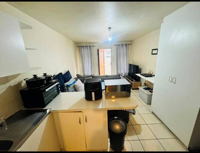 1 BEDROOM APARTMENT FOR SALE IN SCOTTSVILLE